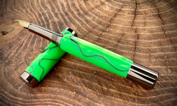 #0322 - Green Frog Acrylic Fountain Pen